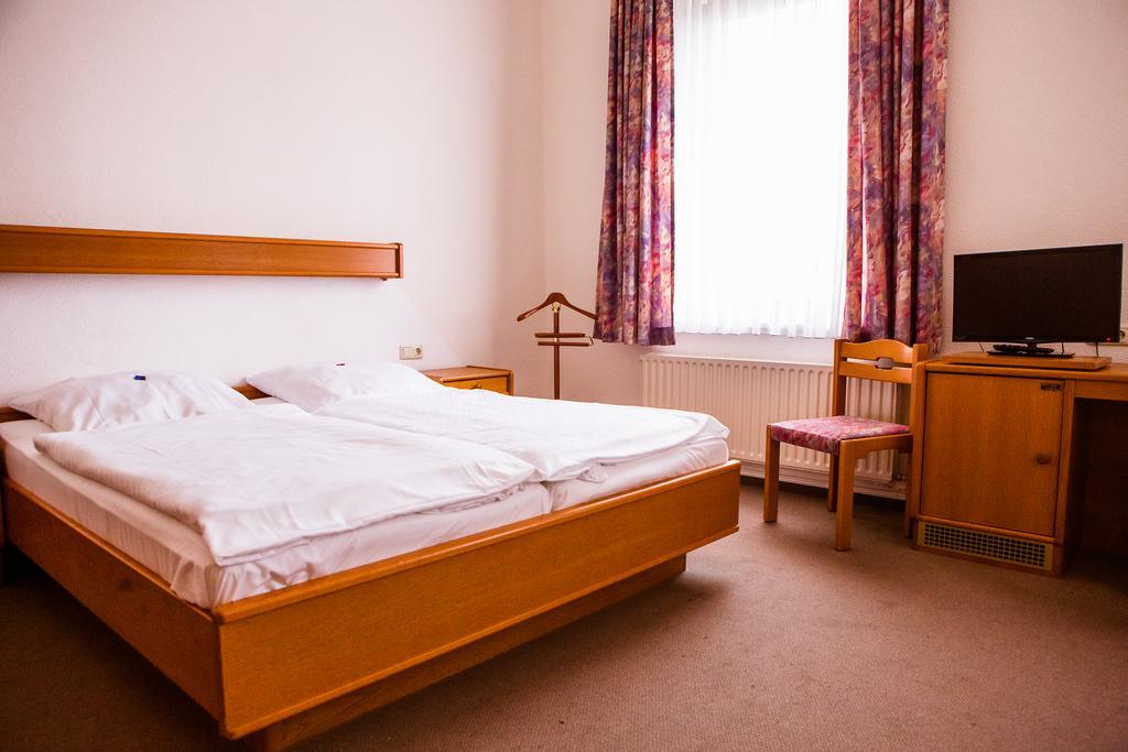 Hotel Am Bahnhof Stendal Room photo